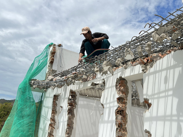 'Cắt ngọn' nhiều công trình vi phạm tại dự án Ocean View Nha Trang - Hình 8 'Cat ngon' nhieu cong trinh vi pham tai du an Ocean View Nha Trang-Hinh-8