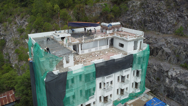 'Cắt ngọn' nhiều công trình vi phạm tại dự án Ocean View Nha Trang - Hình 5 'Cat ngon' nhieu cong trinh vi pham tai du an Ocean View Nha Trang-Hinh-5