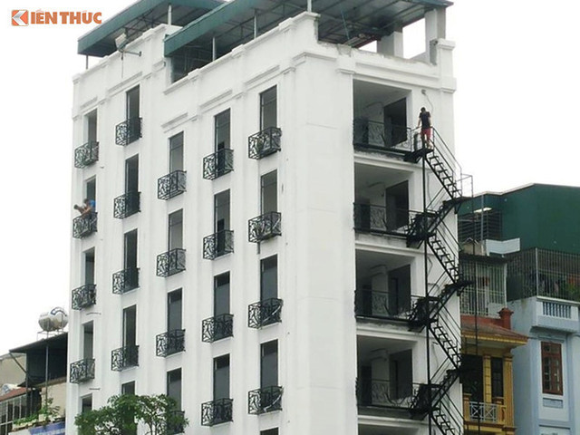 Công trình 283 Trần Khát Chân nằm ngay gần trụ sở UBND phường Thanh Nhàn vẫn nghiễm nhiên xây dựng vượt tầng gây bức xúc dư luận.