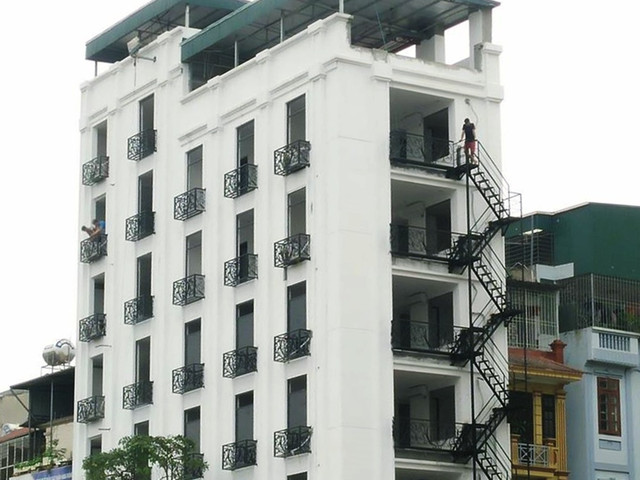 Cận cảnh công trình xây vượt tầng ngay gần UBND phường Thanh Nhàn Can canh cong trinh xay vuot tang ngay gan UBND phuong Thanh Nhan
