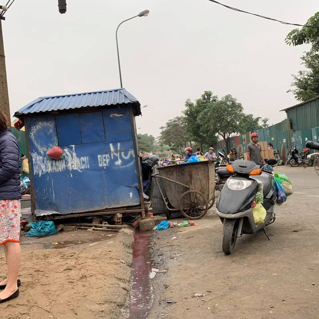 Hà Nội: Chợ tạm, không phép "mọc" ngang nhiên tại quận Cầu Giấy - Hình 3 Ha Noi: Cho tam, khong phep