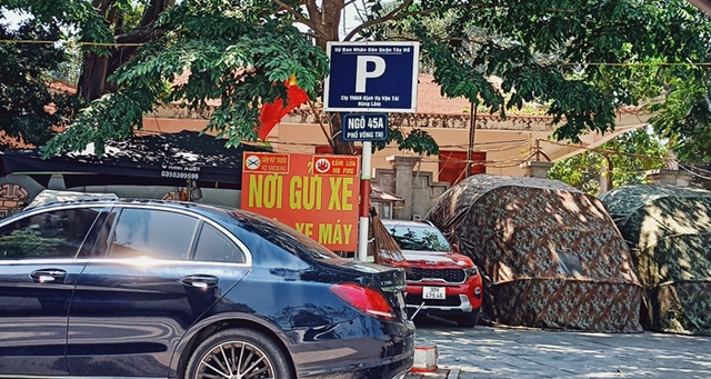 Thanh tra giao thông quận Tây Hồ dẹp bãi xe không phép ở phường Bưởi Thanh tra giao thong quan Tay Ho dep bai xe khong phep o phuong Buoi