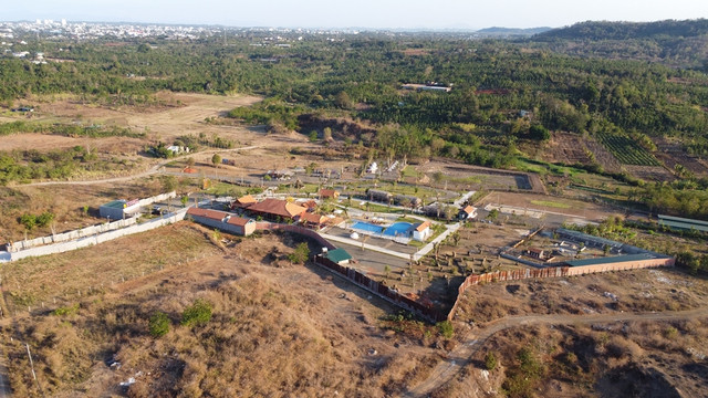 Hình ảnh tháo dỡ loạt công trình trái phép của giám đốc công ty Đoàn Thành Đắk Lắk - Hình 2 Hinh anh thao do loat cong trinh trai phep cua giam doc cong ty Doan Thanh Dak Lak-Hinh-2