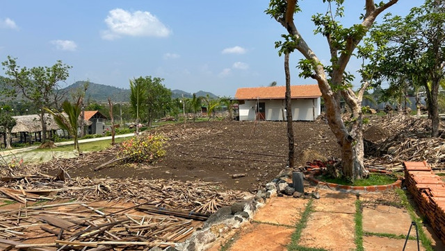 Hình ảnh tháo dỡ loạt công trình trái phép của giám đốc công ty Đoàn Thành Đắk Lắk - Hình 13 Hinh anh thao do loat cong trinh trai phep cua giam doc cong ty Doan Thanh Dak Lak-Hinh-13