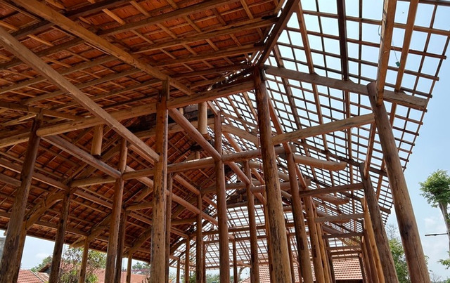 Hình ảnh tháo dỡ loạt công trình trái phép của giám đốc công ty Đoàn Thành Đắk Lắk - Hình 12 Hinh anh thao do loat cong trinh trai phep cua giam doc cong ty Doan Thanh Dak Lak-Hinh-12