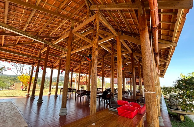 Hình ảnh tháo dỡ loạt công trình trái phép của giám đốc công ty Đoàn Thành Đắk Lắk - Hình 9 Hinh anh thao do loat cong trinh trai phep cua giam doc cong ty Doan Thanh Dak Lak-Hinh-9