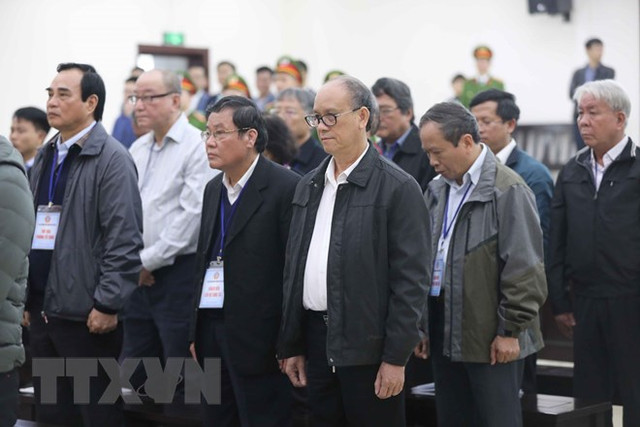Cận mặt 2 cựu chủ tịch Đà Nẵng ra toà vì liên quan Vũ 'nhôm' - Hình 7 Can mat 2 cuu chu tich Da Nang ra toa vi lien quan Vu 'nhom'-Hinh-7