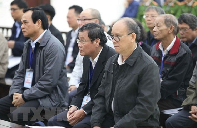 Cận mặt 2 cựu chủ tịch Đà Nẵng ra toà vì liên quan Vũ 'nhôm' - Hình 8 Can mat 2 cuu chu tich Da Nang ra toa vi lien quan Vu 'nhom'-Hinh-8
