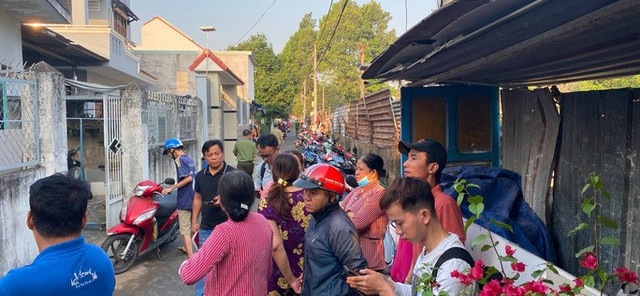 Cháy nhà ở Sài Gòn, 5 người chết thảm lúc rạng sáng 27 Tết - Hình 2 Chay nha o Sai Gon, 5 nguoi chet tham luc rang sang 27 Tet-Hinh-2