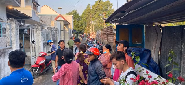 Cháy nhà ở Sài Gòn, 5 người chết thảm lúc rạng sáng 27 Tết - Hình 2 Chay nha o Sai Gon, 5 nguoi chet tham luc rang sang 27 Tet-Hinh-2