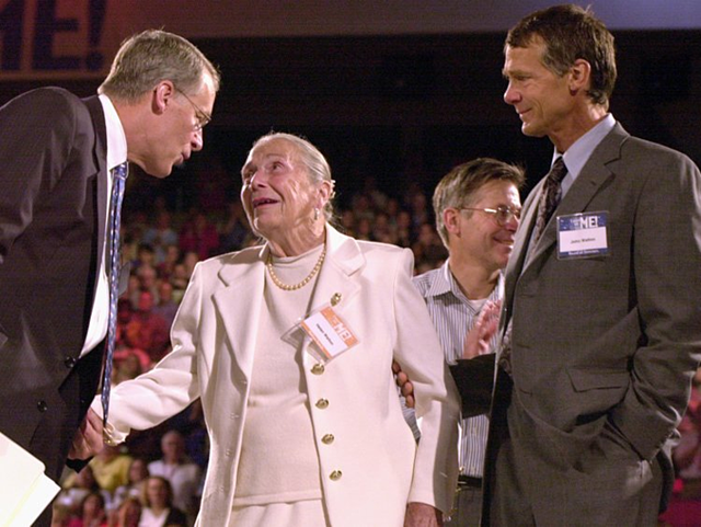 Gia tộc Walton giàu nhất thế giới và khối tài sản khổng lồ 201 tỷ USD - Hình 6 Gia toc Walton giau nhat the gioi va khoi tai san khong lo 201 ty USD-Hinh-6