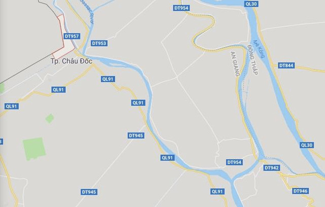 Bao nylon chua 11 ty dong bi quang ngoai duong o An Giang-Hinh-2