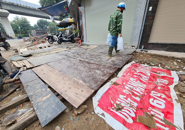 Dân khổ sở khi dự án mở rộng phố Vũ Trọng Phụng quá chậm tiến độ - Hình 15 Dan kho so khi du an mo rong pho Vu Trong Phung qua cham tien do-Hinh-15