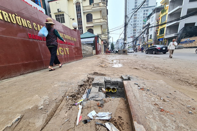 Dân khổ sở khi dự án mở rộng phố Vũ Trọng Phụng quá chậm tiến độ - Hình 8 Dan kho so khi du an mo rong pho Vu Trong Phung qua cham tien do-Hinh-8