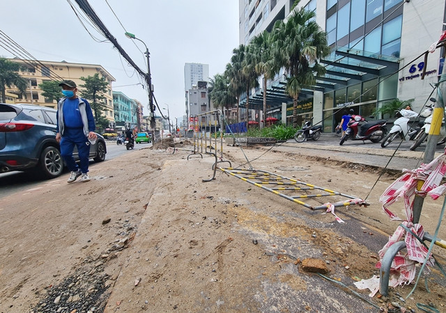 Dân khổ sở khi dự án mở rộng phố Vũ Trọng Phụng quá chậm tiến độ - Hình 2 Dan kho so khi du an mo rong pho Vu Trong Phung qua cham tien do-Hinh-2