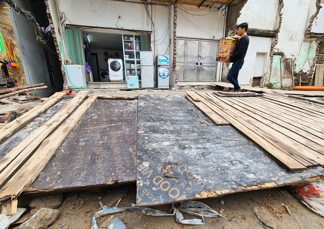 Dân khổ sở khi dự án mở rộng phố Vũ Trọng Phụng quá chậm tiến độ - Hình 14 Dan kho so khi du an mo rong pho Vu Trong Phung qua cham tien do-Hinh-14