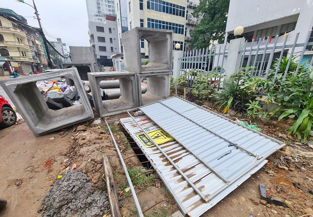 Dân khổ sở khi dự án mở rộng phố Vũ Trọng Phụng quá chậm tiến độ - Hình 6 Dan kho so khi du an mo rong pho Vu Trong Phung qua cham tien do-Hinh-6