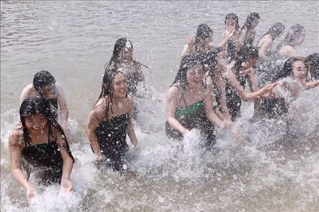 Nhung my nu Thai bo vai trang ngan, vong nguc day cang tran suc song-Hinh-5