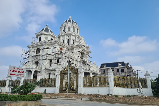 Cận cảnh nhiều biệt thự khủng bên trong khu đô thị mới Phú Lương - Hình 10 Can canh nhieu biet thu khung ben trong khu do thi moi Phu Luong-Hinh-10