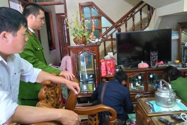 Các nghi phạm thực nghiệm hiện trường cảnh hiếp dâm rồi giết nữ sinh giao gà ở Điện Biên - Hình 9 Cac nghi pham thuc nghiem hien truong canh hiep dam roi giet nu sinh giao ga o Dien Bien-Hinh-9