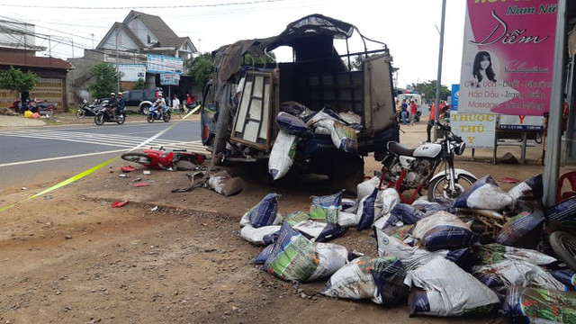 Tai nạn thảm khốc tại Đắk Nông 5 người chết: Nạn nhân thoát chết kể lại giây phút kinh hoàng - Hình 9 Tai nan tham khoc tai Dak Nong 5 nguoi chet: Nan nhan thoat chet ke lai giay phut kinh hoang-Hinh-9