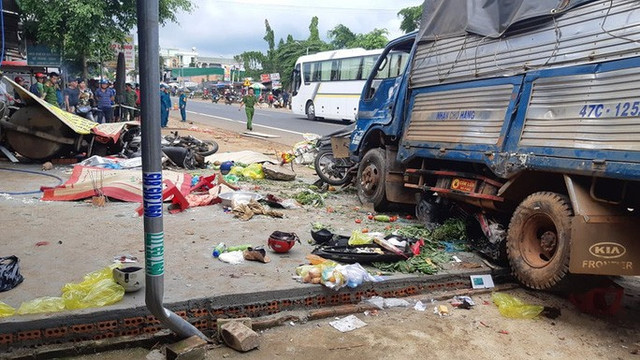 Tai nạn thảm khốc tại Đắk Nông 5 người chết: Nạn nhân thoát chết kể lại giây phút kinh hoàng - Hình 6 Tai nan tham khoc tai Dak Nong 5 nguoi chet: Nan nhan thoat chet ke lai giay phut kinh hoang-Hinh-6