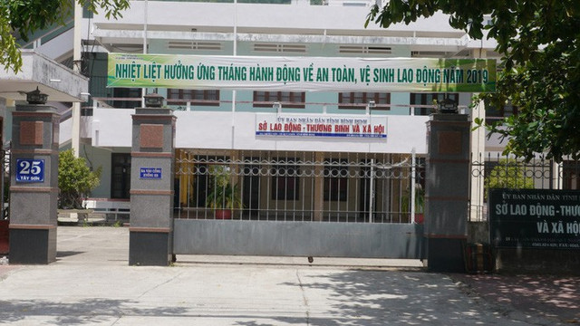 Bắt giam hiệu trưởng một trường tiểu học vì rút khẩu phần ăn của học sinh Bat giam hieu truong mot truong tieu hoc vi rut khau phan an cua hoc sinh