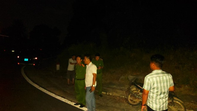 Cận cảnh hàng trăm cảnh sát, quân đội ôm súng ráo riết truy lùng kẻ vượt ngục trốn ở đèo Hải Vân - Hình 7 Can canh hang tram canh sat, quan doi om sung rao riet truy lung ke vuot nguc tron o deo Hai Van-Hinh-7