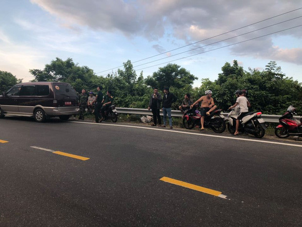 Cận cảnh hàng trăm cảnh sát, quân đội ôm súng ráo riết truy lùng kẻ vượt ngục trốn ở đèo Hải Vân - Hình 2 Can canh hang tram canh sat, quan doi om sung rao riet truy lung ke vuot nguc tron o deo Hai Van-Hinh-2