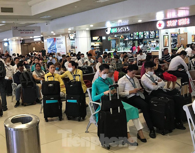 Máy bay VIetJet hạ cánh trượt, Tân Sơn Nhất đóng cửa, nhiều sân bay náo loạn 'tắc' theo May bay VIetJet ha canh truot, Tan Son Nhat dong cua, nhieu san bay nao loan 'tac' theo