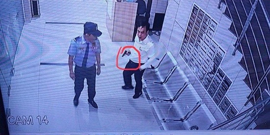 Vụ Phó chủ tịch Tập đoàn Đèo Cả cầm súng đe doạ bảo vệ: Công an xác định là súng đồ chơi Vu Pho chu tich Tap doan Deo Ca cam sung de doa bao ve: Cong an xac dinh la sung do choi