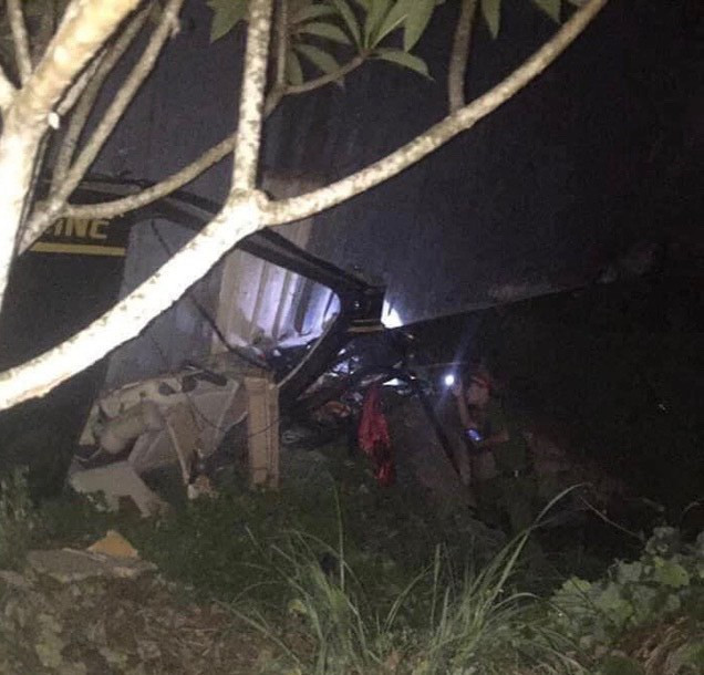Tai nạn ở Quảng Ninh: Cả 3 người trên xe limousine tử nạn, có 1 nữ giám đốc - Hình 2 Tai nan o Quang Ninh: Ca 3 nguoi tren xe limousine tu nan, co 1 nu giam doc-Hinh-2