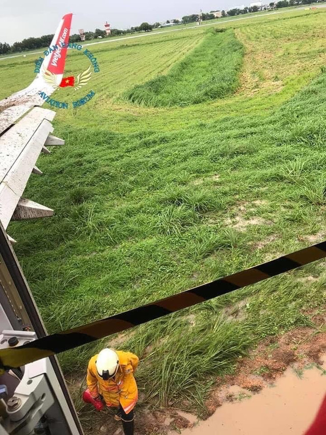 165 chuyến bay của Vietnam Airlines Group bị ảnh hưởng sau sự cố máy bay VietJet lệch đường băng - Hình 2 165 chuyen bay cua Vietnam Airlines Group bi anh huong sau su co may bay VietJet lech duong bang-Hinh-2
