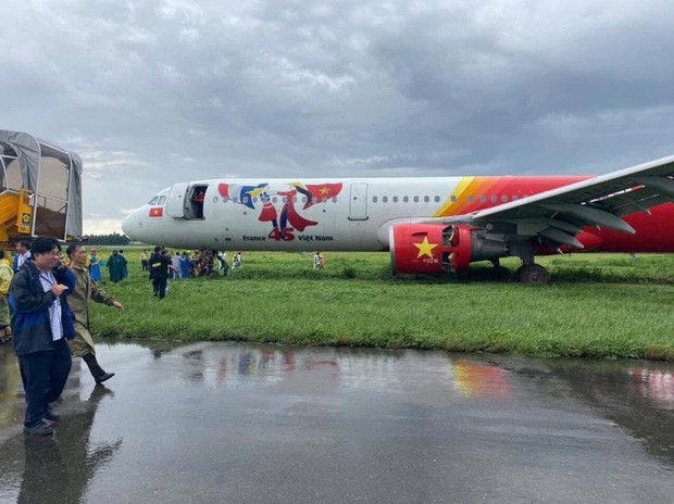 165 chuyến bay của Vietnam Airlines Group bị ảnh hưởng sau sự cố máy bay VietJet lệch đường băng 165 chuyen bay cua Vietnam Airlines Group bi anh huong sau su co may bay VietJet lech duong bang