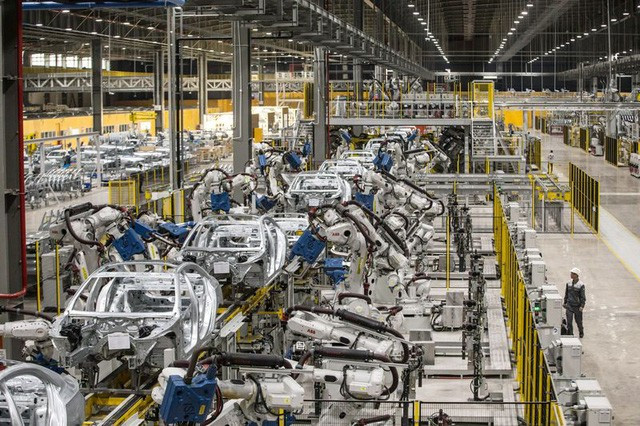 Bloomberg: 'Xe hơi, máy thở của tỷ phú Phạm Nhật Vượng sẽ thay đổi cách thế giới nghĩ về Việt Nam' - Hình 3 Bloomberg: 'Xe hoi, may tho cua ty phu Pham Nhat Vuong se thay doi cach the gioi nghi ve Viet Nam'-Hinh-3