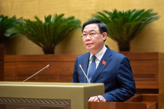 Chu tich Quoc hoi: Nhanh chong dua Luat Dat dai vao cuoc song-Hinh-2