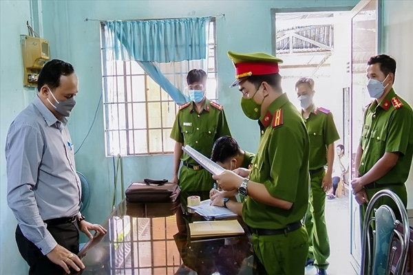 Soi hồ sơ Công ty Thịnh Phát vụ 'rút ruột' công trình đường dây 110kV Soi ho so Cong ty Thinh Phat vu 'rut ruot' cong trinh duong day 110kV