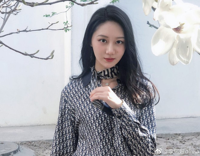 Ngắm vẻ đẹp thuần khiết của tân Hoa hậu Trung Quốc - Hình 2 Ngam ve dep thuan khiet cua tan Hoa hau Trung Quoc-Hinh-2