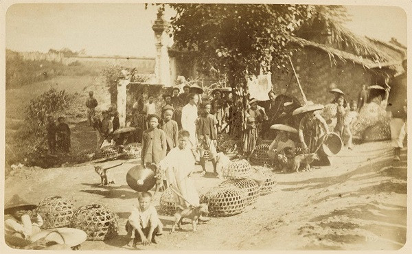 Ngắm chợ Việt Nam xưa qua loạt ảnh đen trắng cực hiếm Ngam cho Viet Nam xua qua loat anh den trang cuc hiem