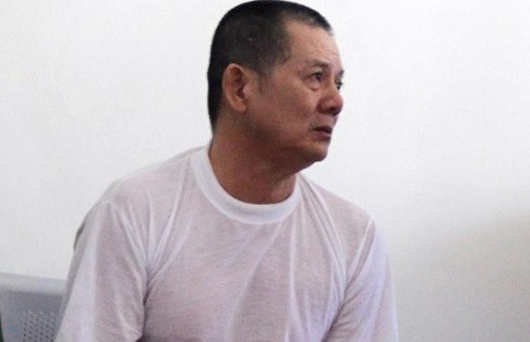 Dê già 61 tuổi hiếp dâm cháu gái, con lên facebook xin lỗi nạn nhân De gia 61 tuoi hiep dam chau gai, con len facebook xin loi nan nhan