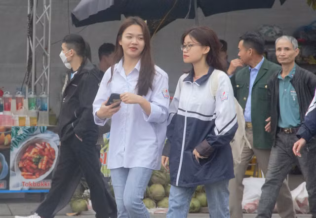 Hang ngan nguoi den Bac Ninh tray hoi Lim tu to mo sang-Hinh-6