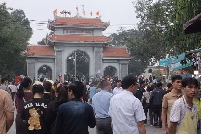 Hang ngan nguoi den Bac Ninh tray hoi Lim tu to mo sang-Hinh-15