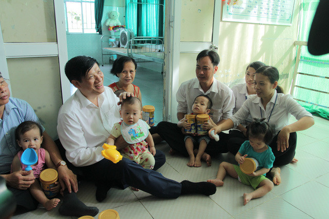 Ông Nguyễn Thanh Long giữ chức quyền Bộ trưởng Y tế - Hình 3 Ong Nguyen Thanh Long giu chuc quyen Bo truong Y te-Hinh-3