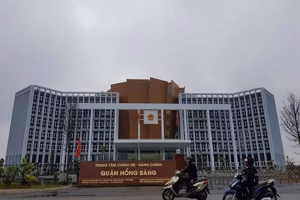 Sau ky luat khien trach, Chu tich quan bi dieu chuyen lam pho giam doc so-Hinh-2