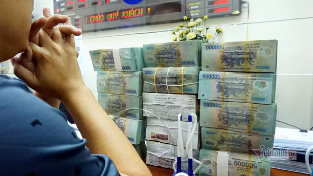 Ca tram ngan ty dang u dong trong ngan hang-Hinh-2