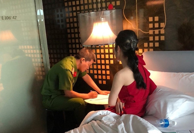 Tú ông cầm đầu đường dây bán dâm 30.000 USD ở Sài Gòn: Làm giả CMT, chỉ chi cho chân dài 2.000 - 6.000 USD - Hình 2 Tu ong cam dau duong day ban dam 30.000 USD o Sai Gon: Lam gia CMT, chi chi cho chan dai 2.000 - 6.000 USD-Hinh-2