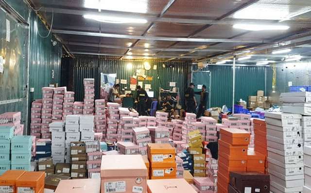 Livestream bán hàng lậu thu chục tỷ mỗi tháng - Hình 2 Livestream ban hang lau thu chuc ty moi thang-Hinh-2