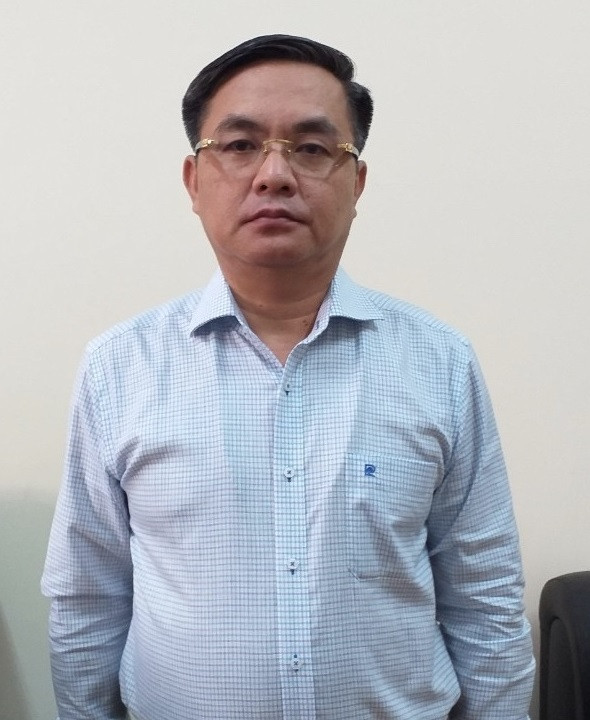 Cận mặt 5 cán bộ ở TP HCM bị khởi tố trong một ngày - Hình 2 Can mat 5 can bo o TP HCM bi khoi to trong mot ngay-Hinh-2