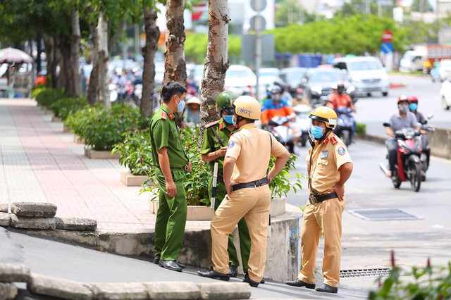 Can mat 5 can bo o TP HCM bi khoi to trong mot ngay-Hinh-7