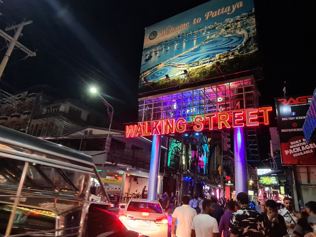 Cận cảnh cần sa bán khắp đường phố Pattaya, Thái Lan - Hình 13 Can canh can sa ban khap duong pho Pattaya, Thai Lan-Hinh-13